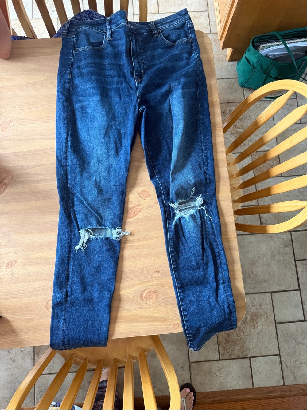 American Eagle Outfitters Dark Blue Skinny Jeans with Knee Rips